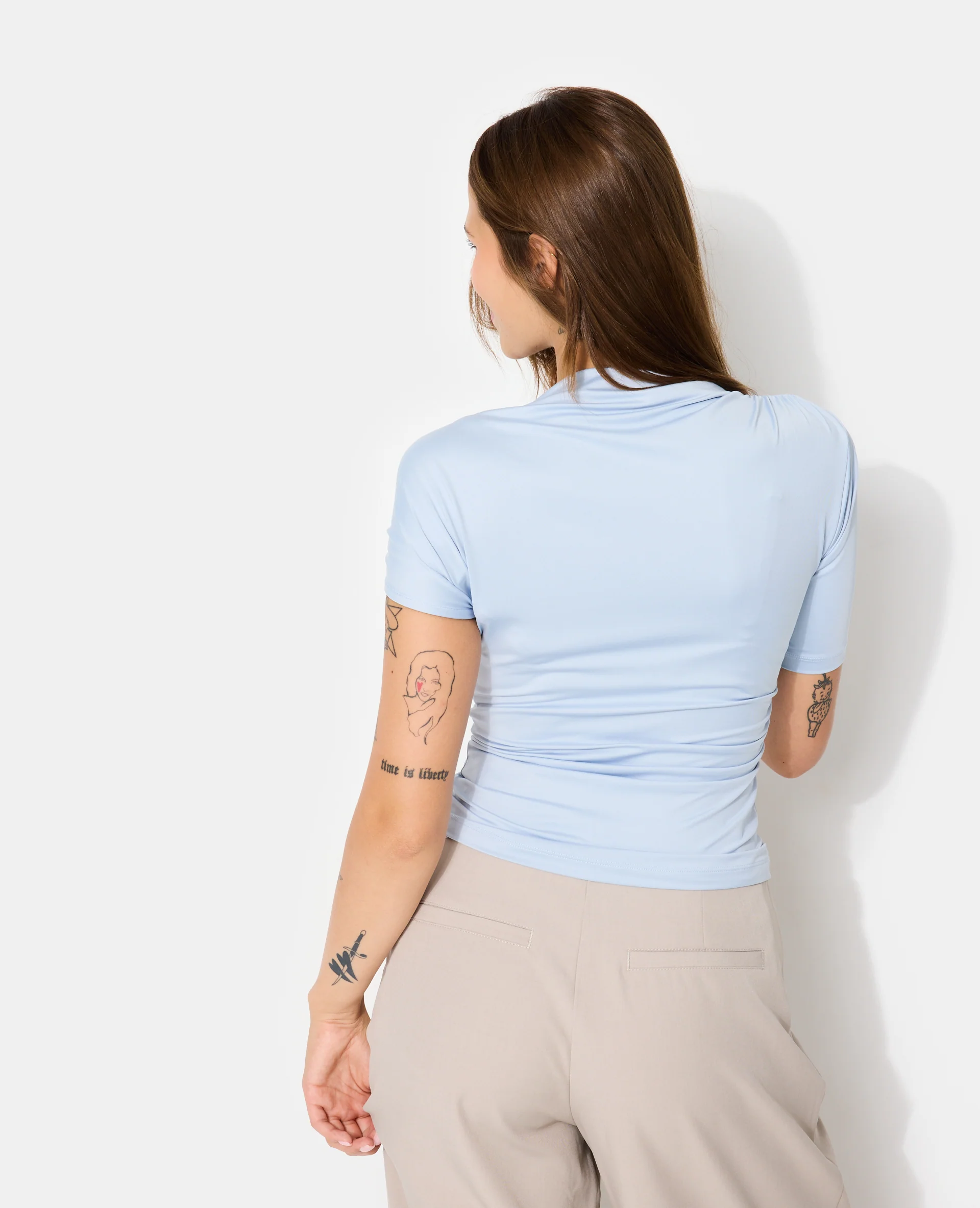 T-shirt asymétrique avec détail bijou - Image 6