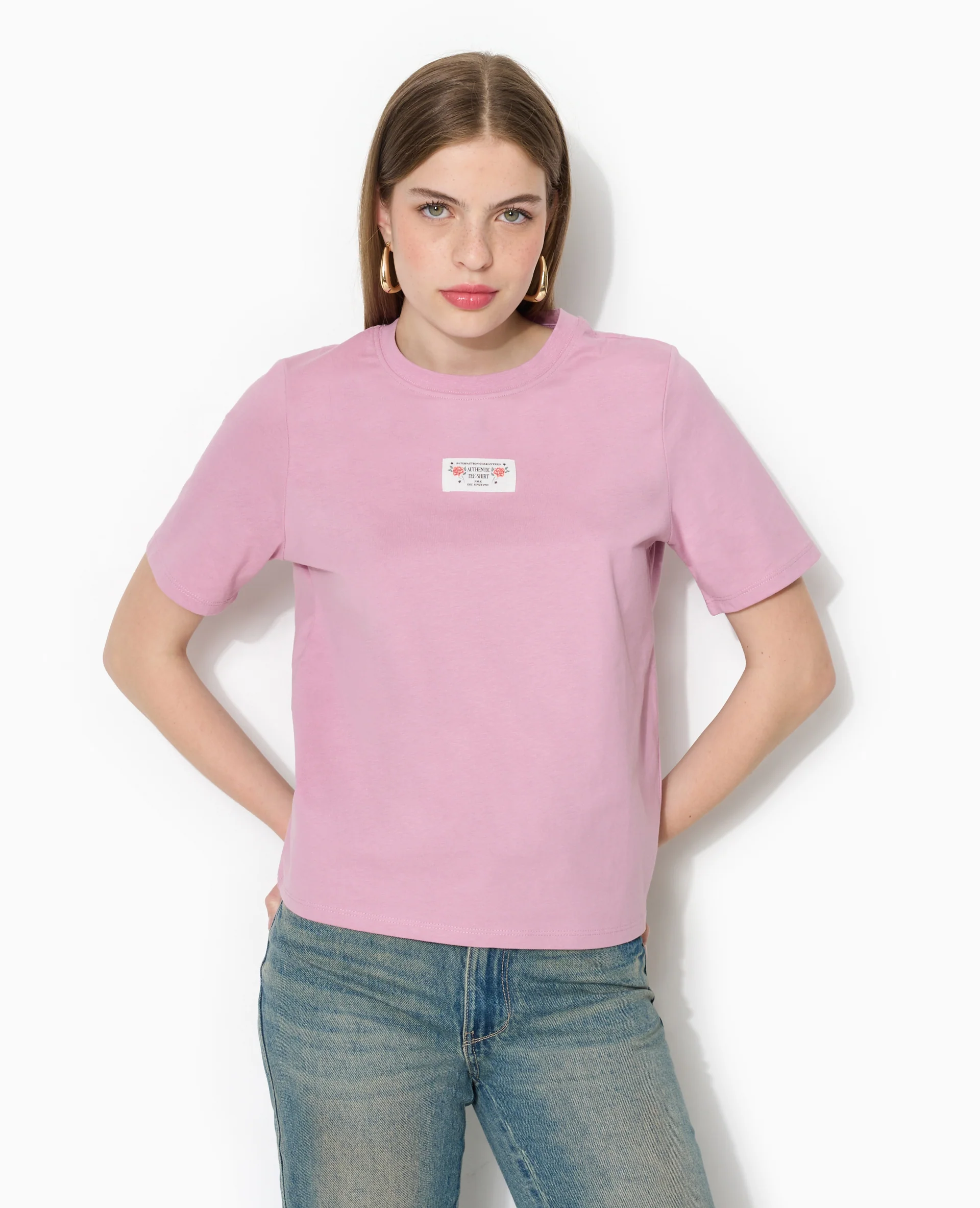 T-shirt avec étiquette cousue devant