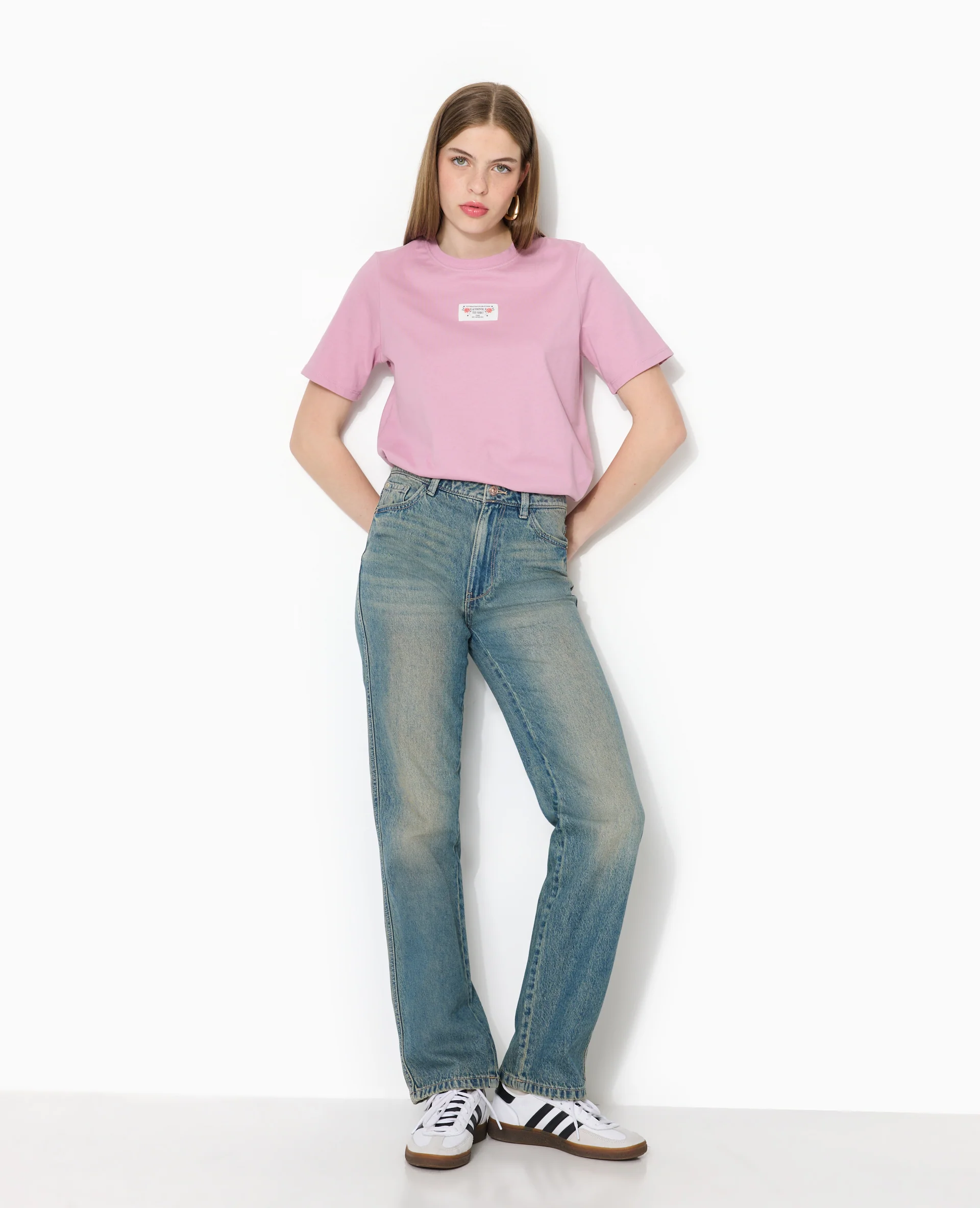 T-shirt avec étiquette cousue devant - Image 3