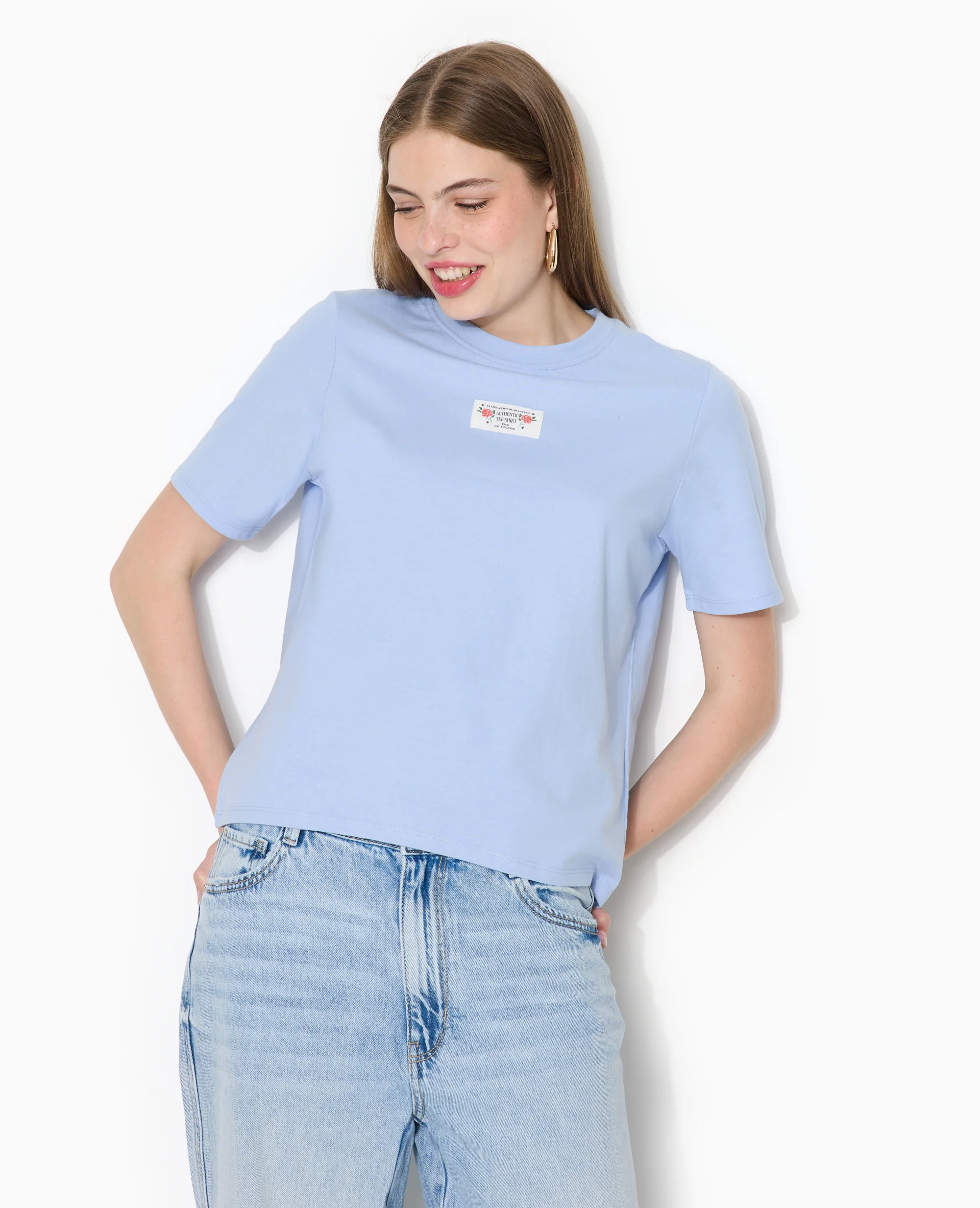 T-shirt avec étiquette cousue devant