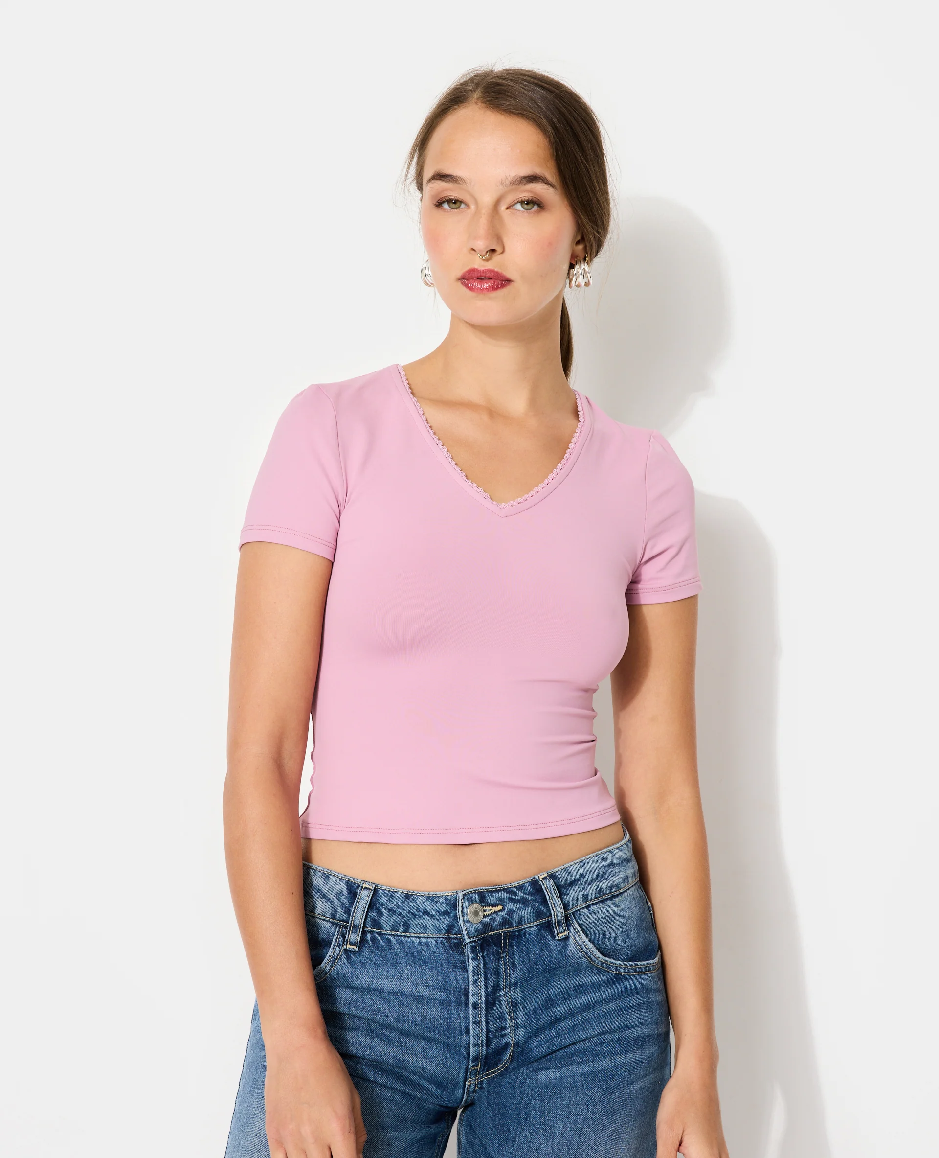 T-shirt col V avec découpe dos et détail dentelle - Image 5