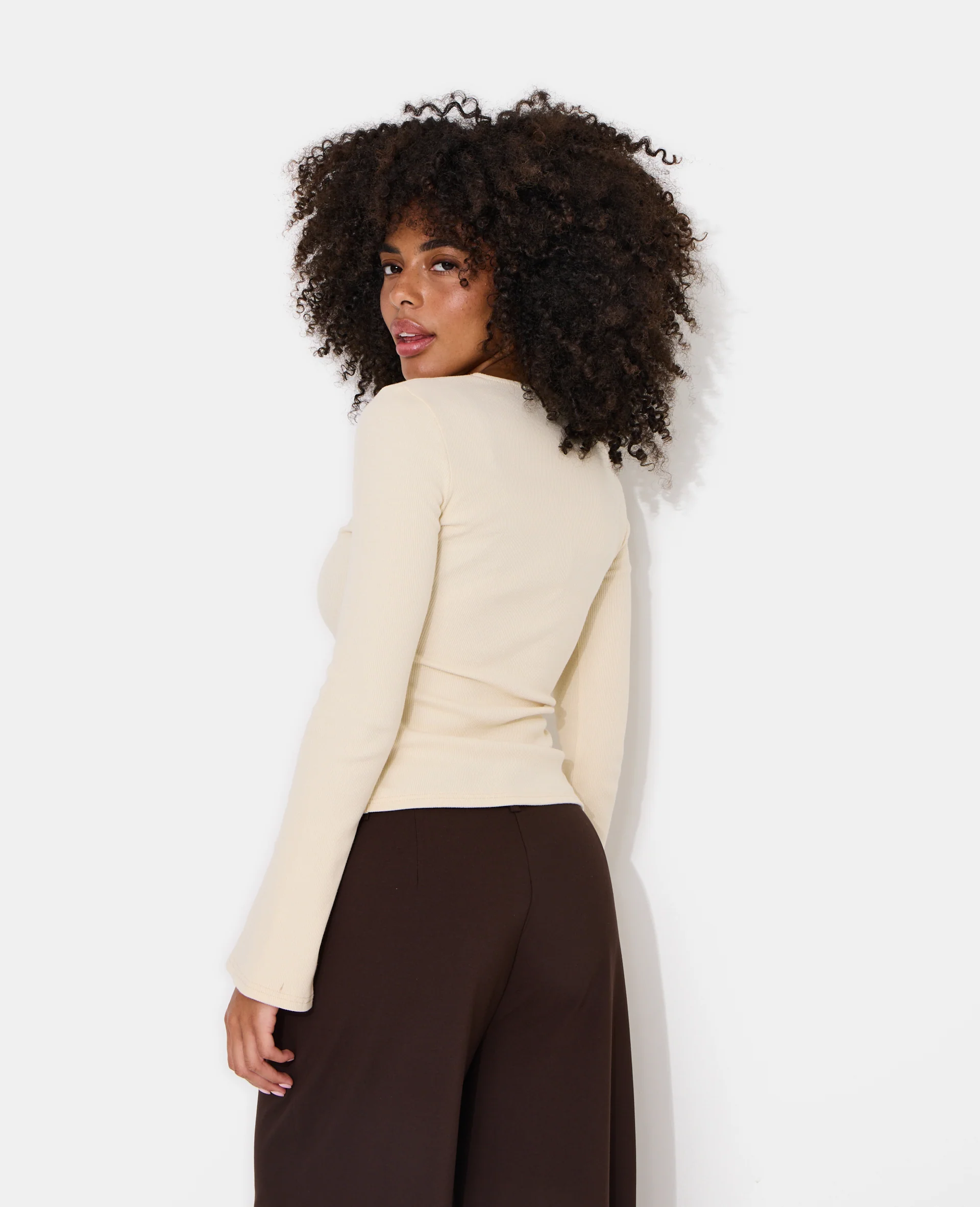 T-shirt manches longues effet gilet boutons fantaisie - Image 6