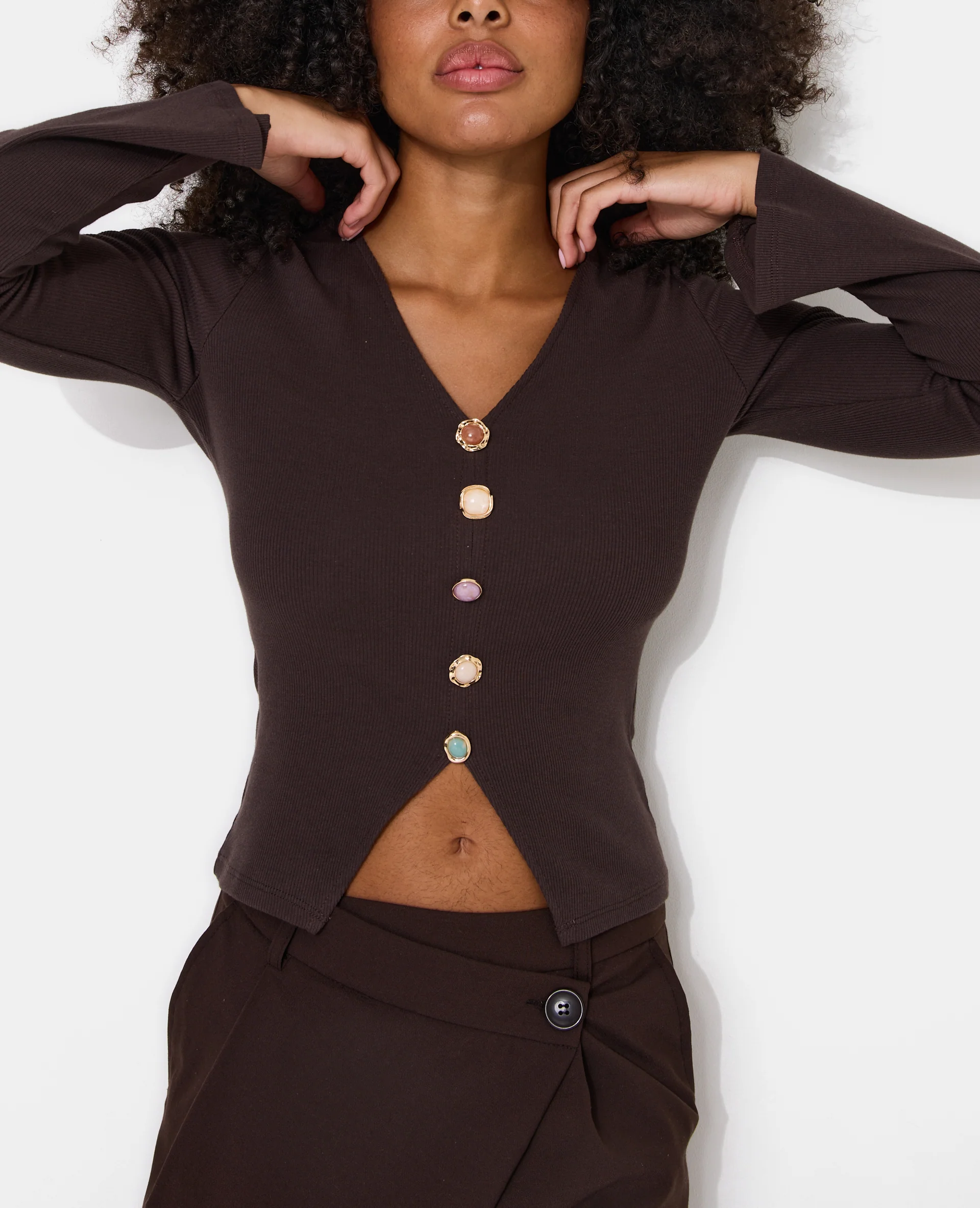 T-shirt manches longues effet gilet boutons fantaisie - Image 2