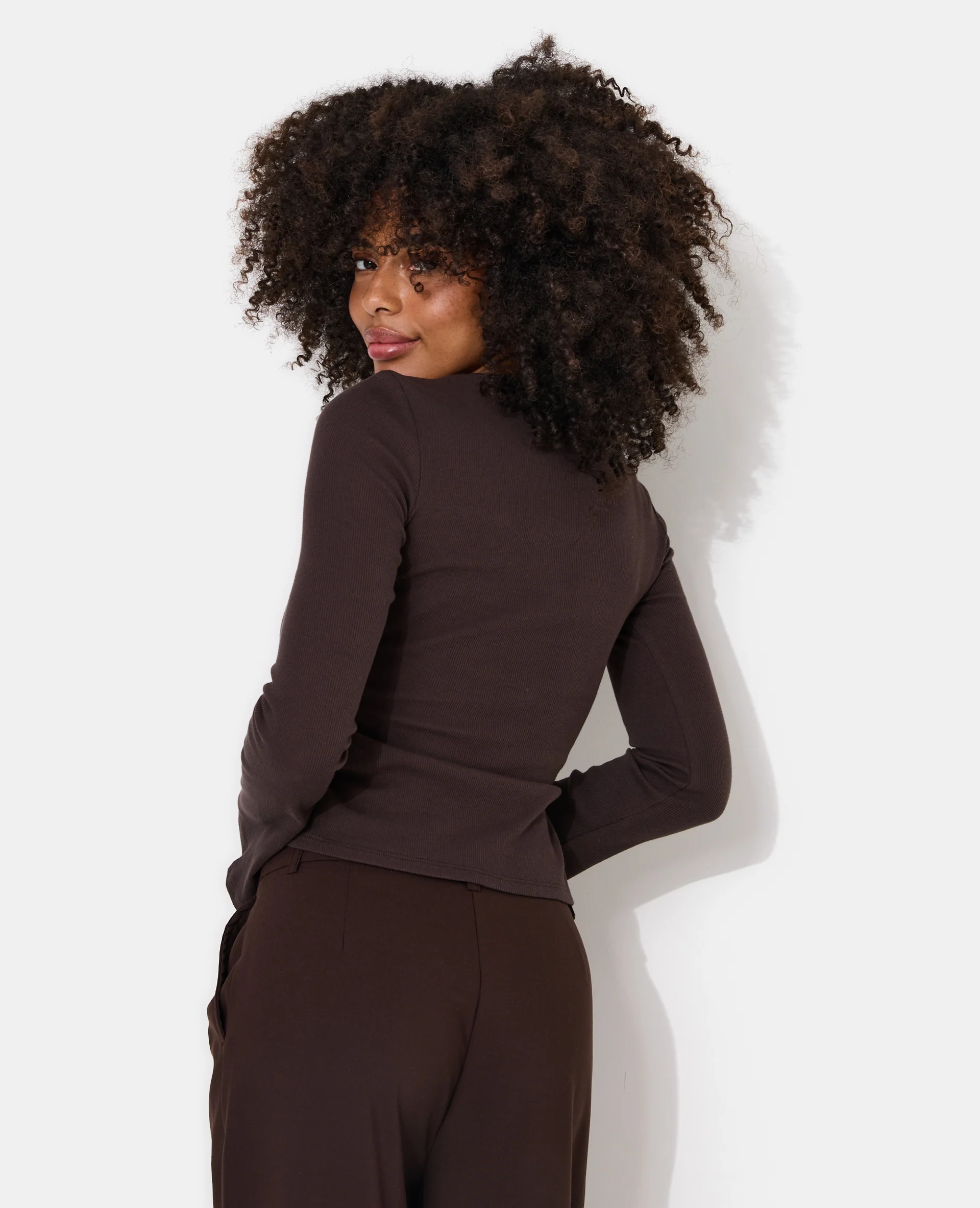 T-shirt manches longues effet gilet boutons fantaisie - Image 6