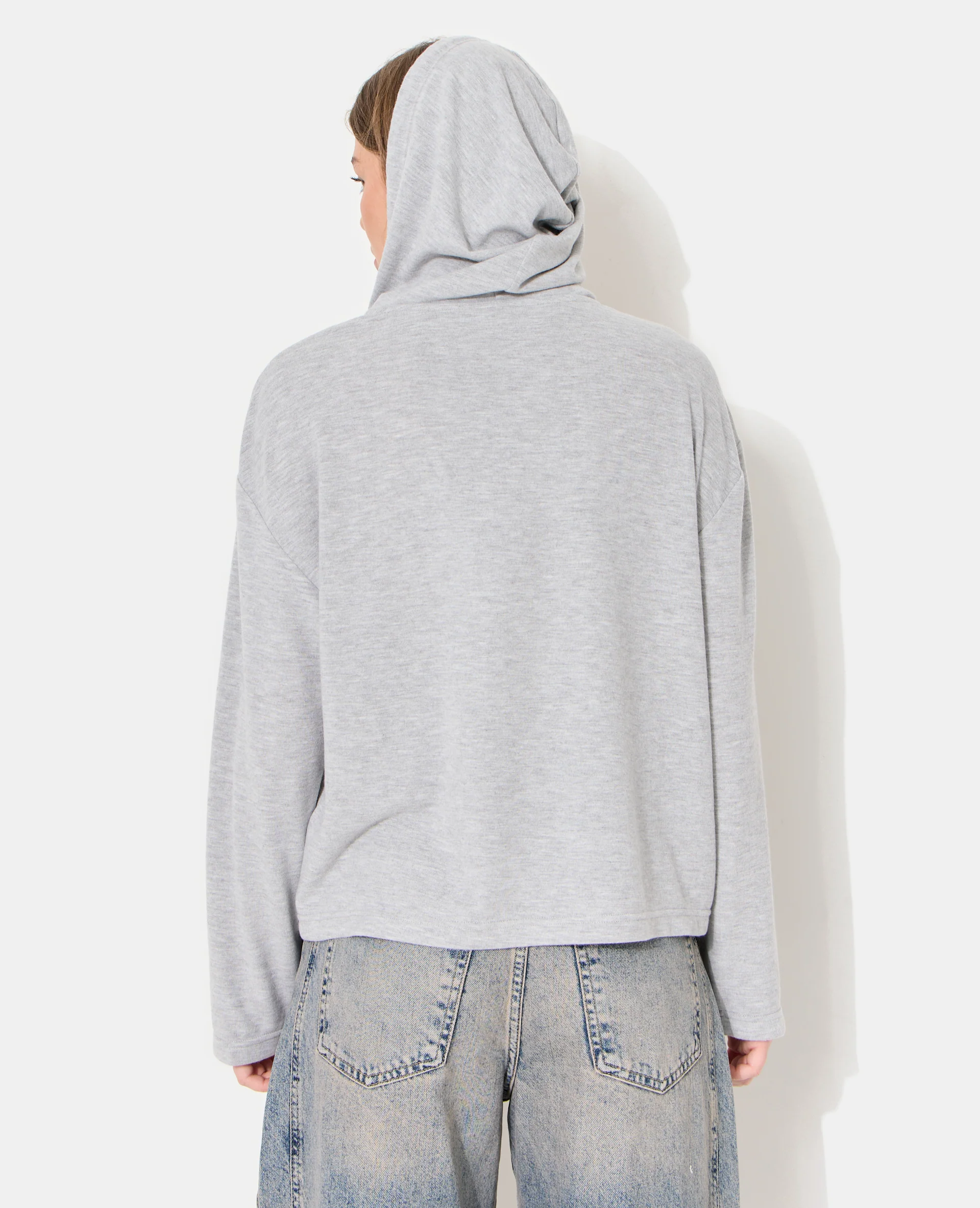 T-shirt manches longues en tissu doux avec capuche - Image 6