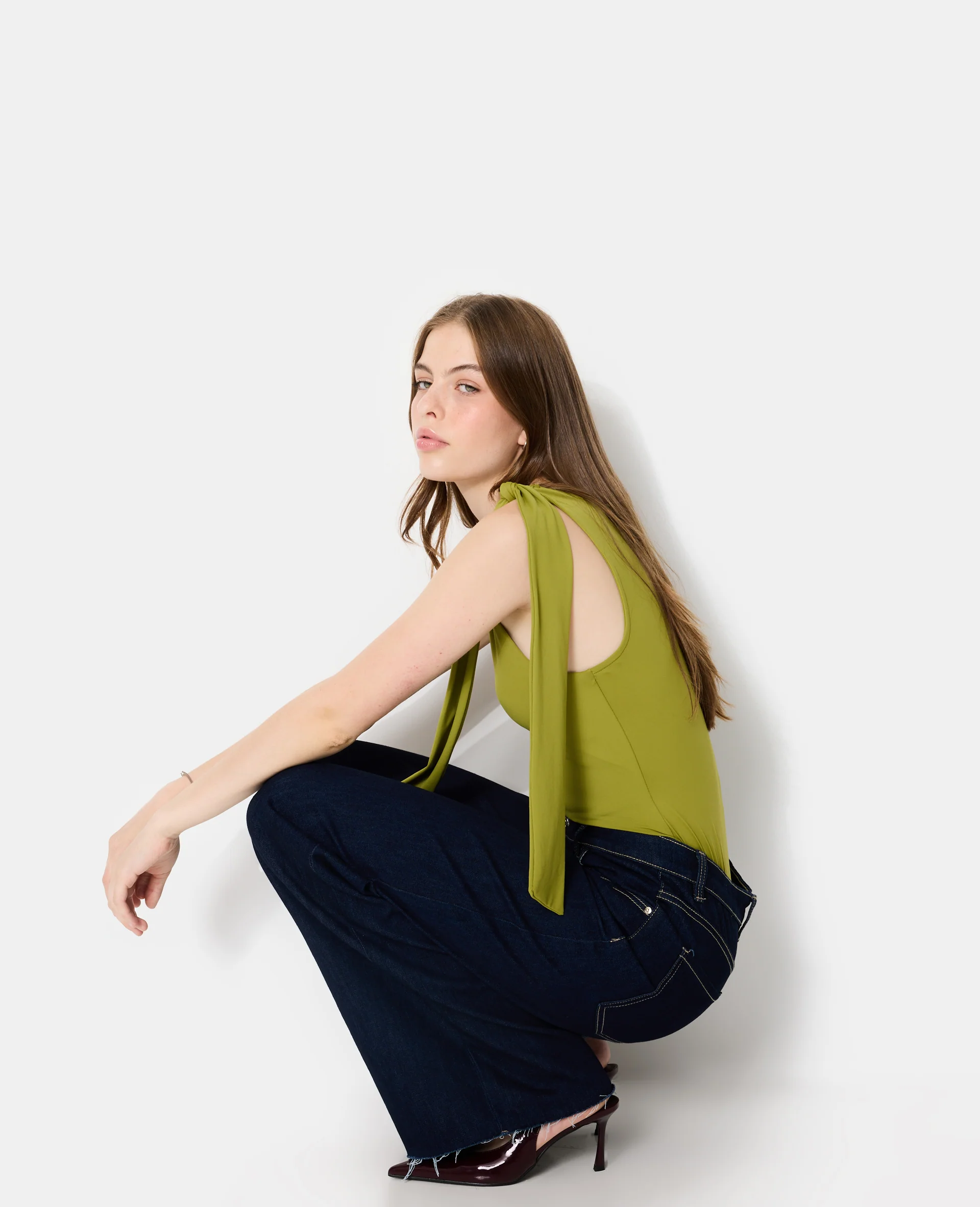 Top asymétrique avec nœud sur épaule - Image 7