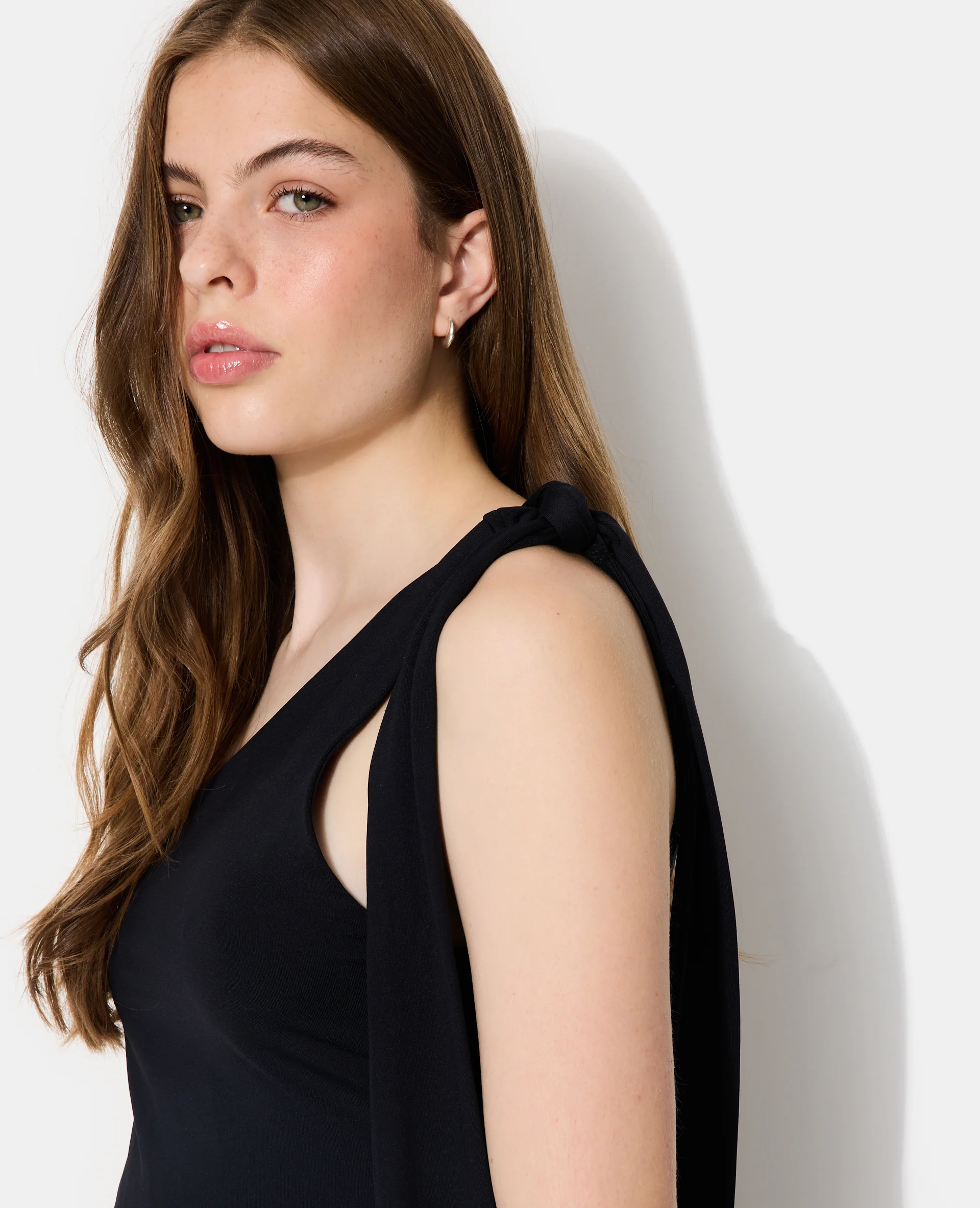 Top asymétrique avec nœud sur épaule - Image 5