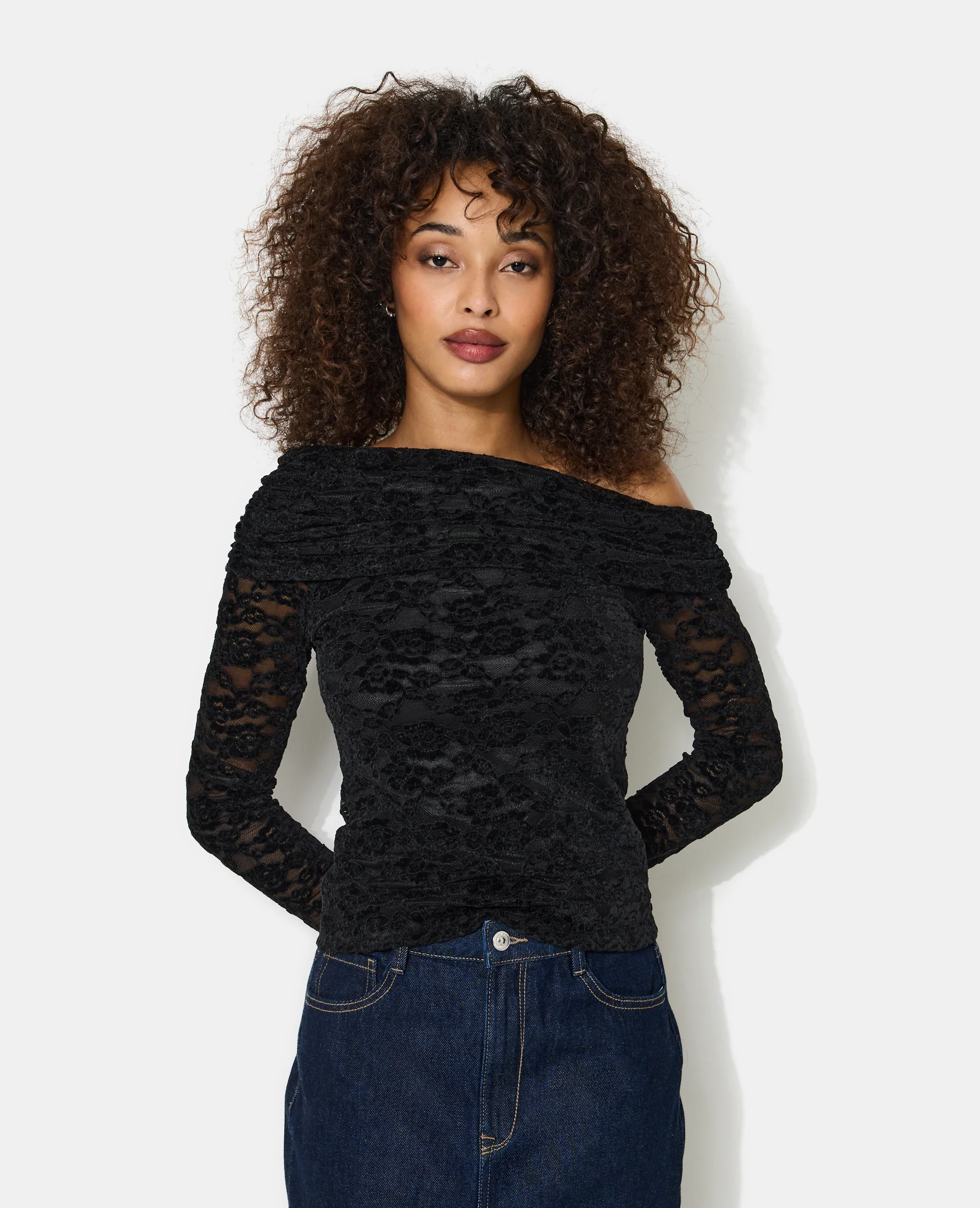 Top asymétrique en résille avec fleurs velours - Image 2