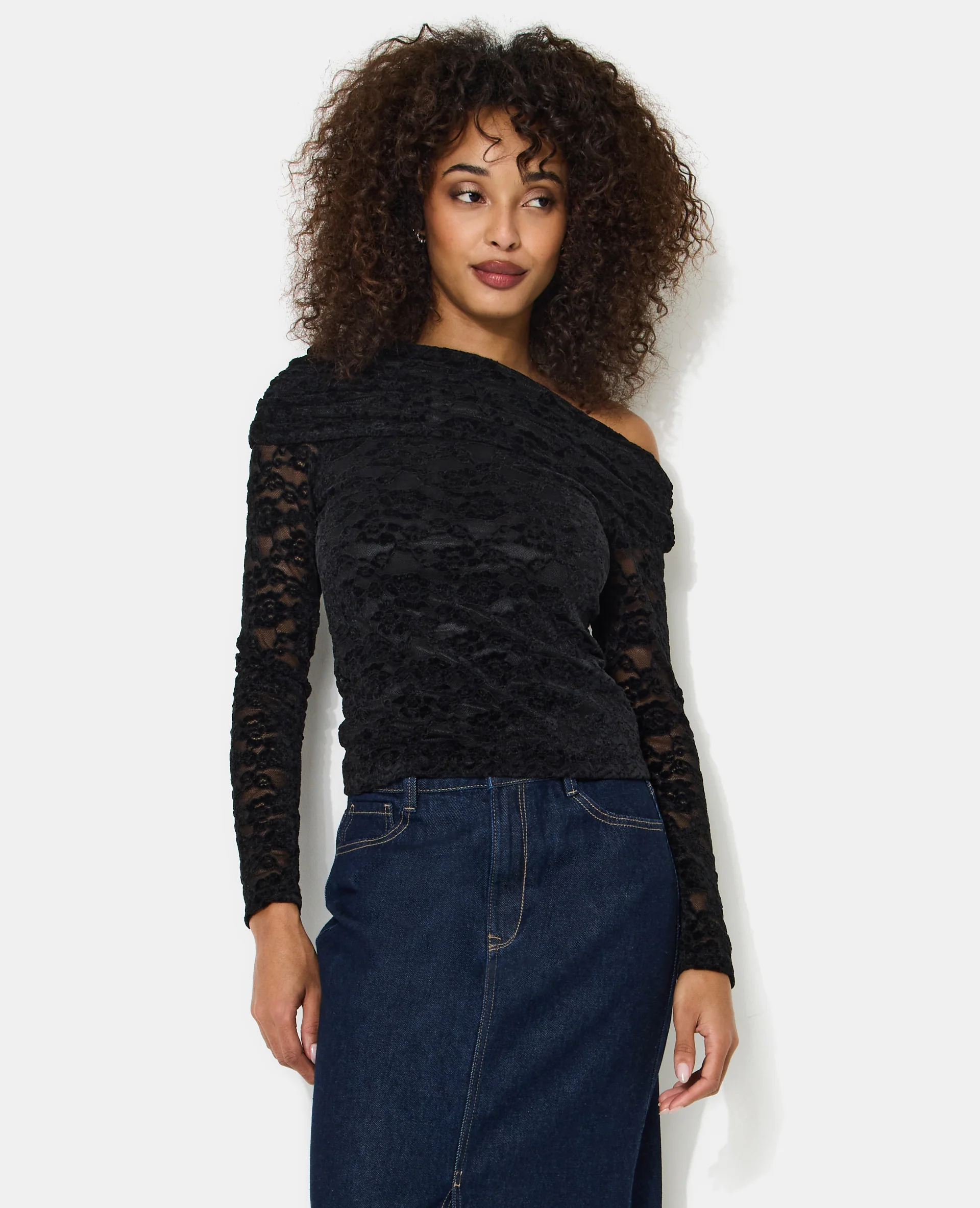 Top asymétrique en résille avec fleurs velours - Image 7