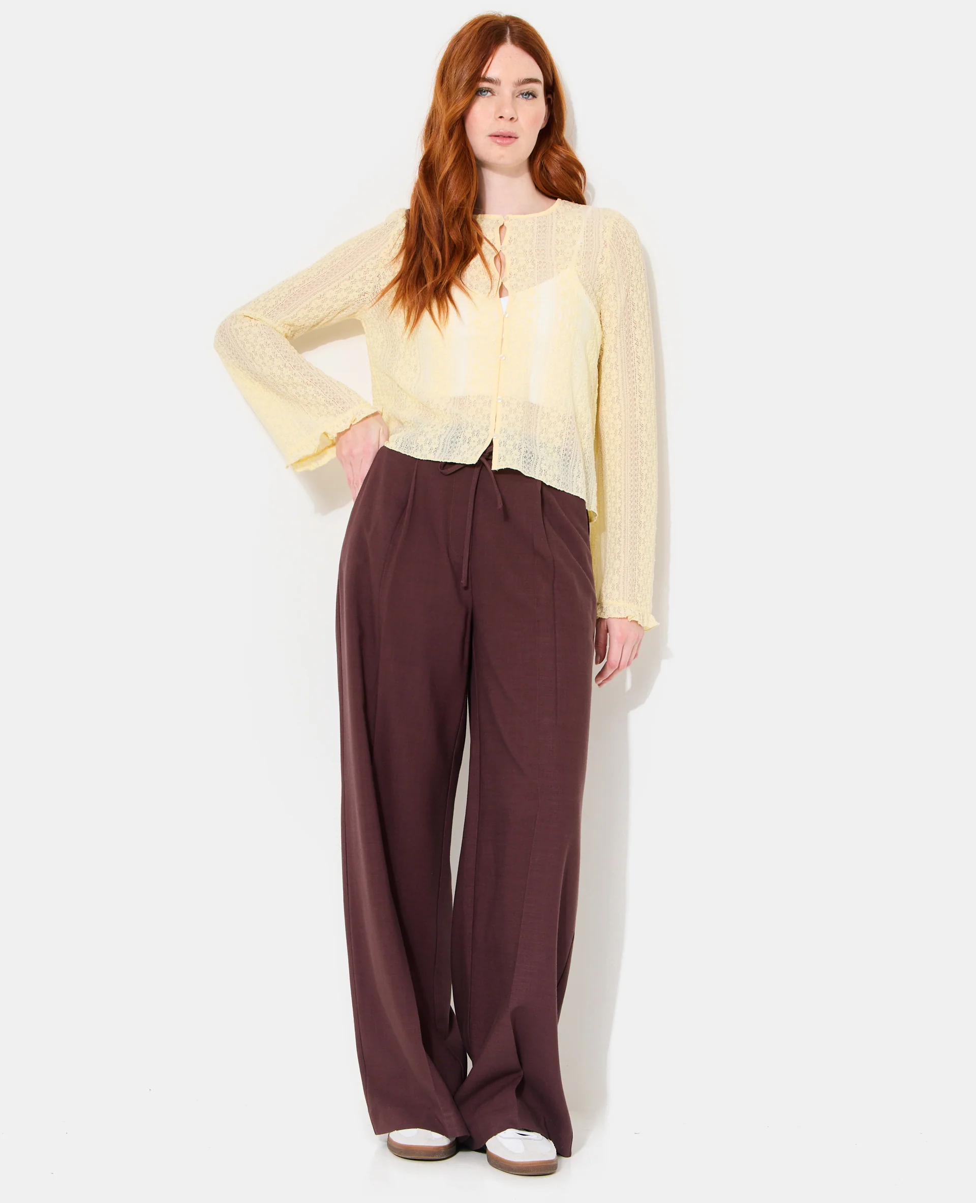 Top en dentelle avec manches flare - Image 3
