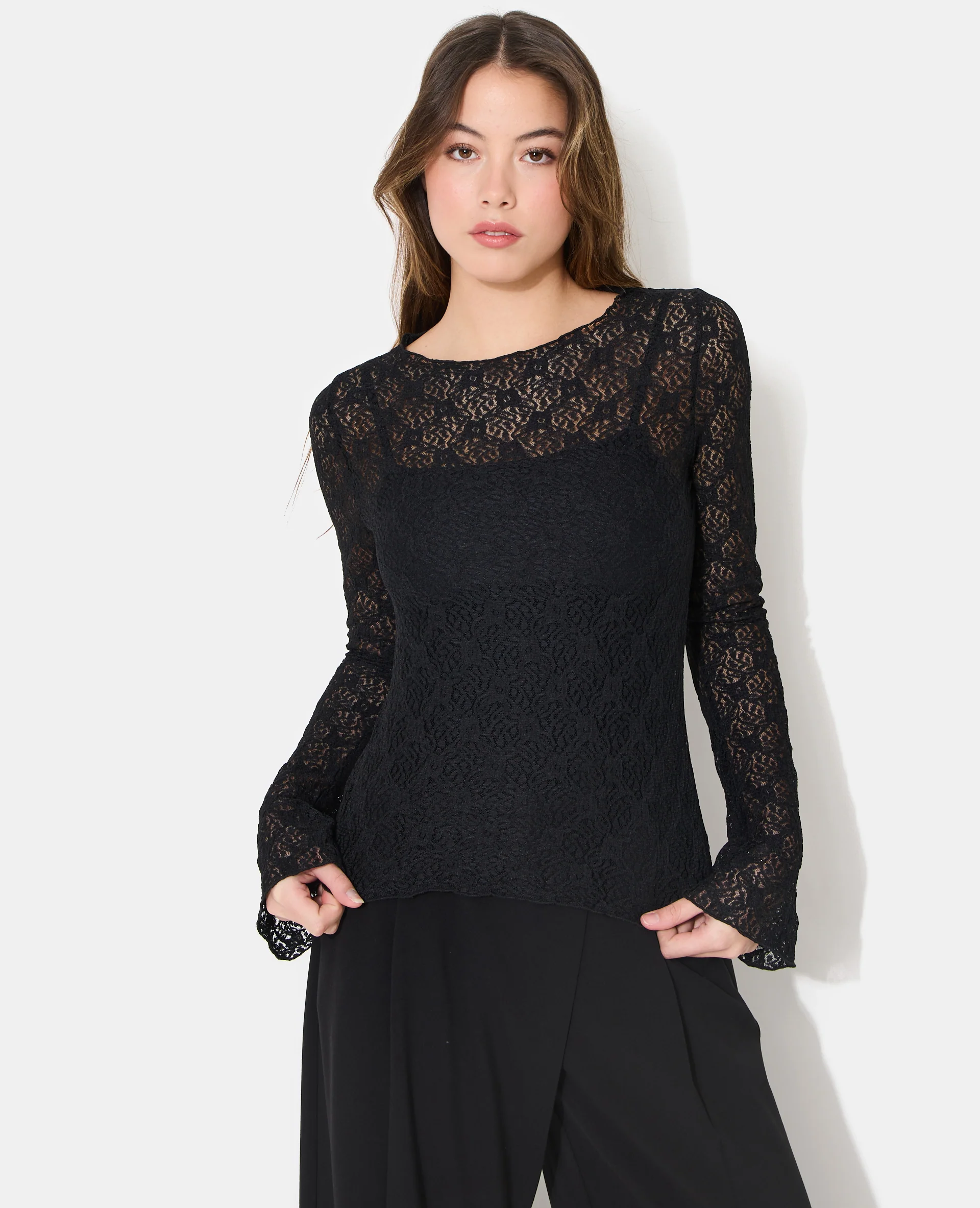 Top en dentelle manches flare - Image 5