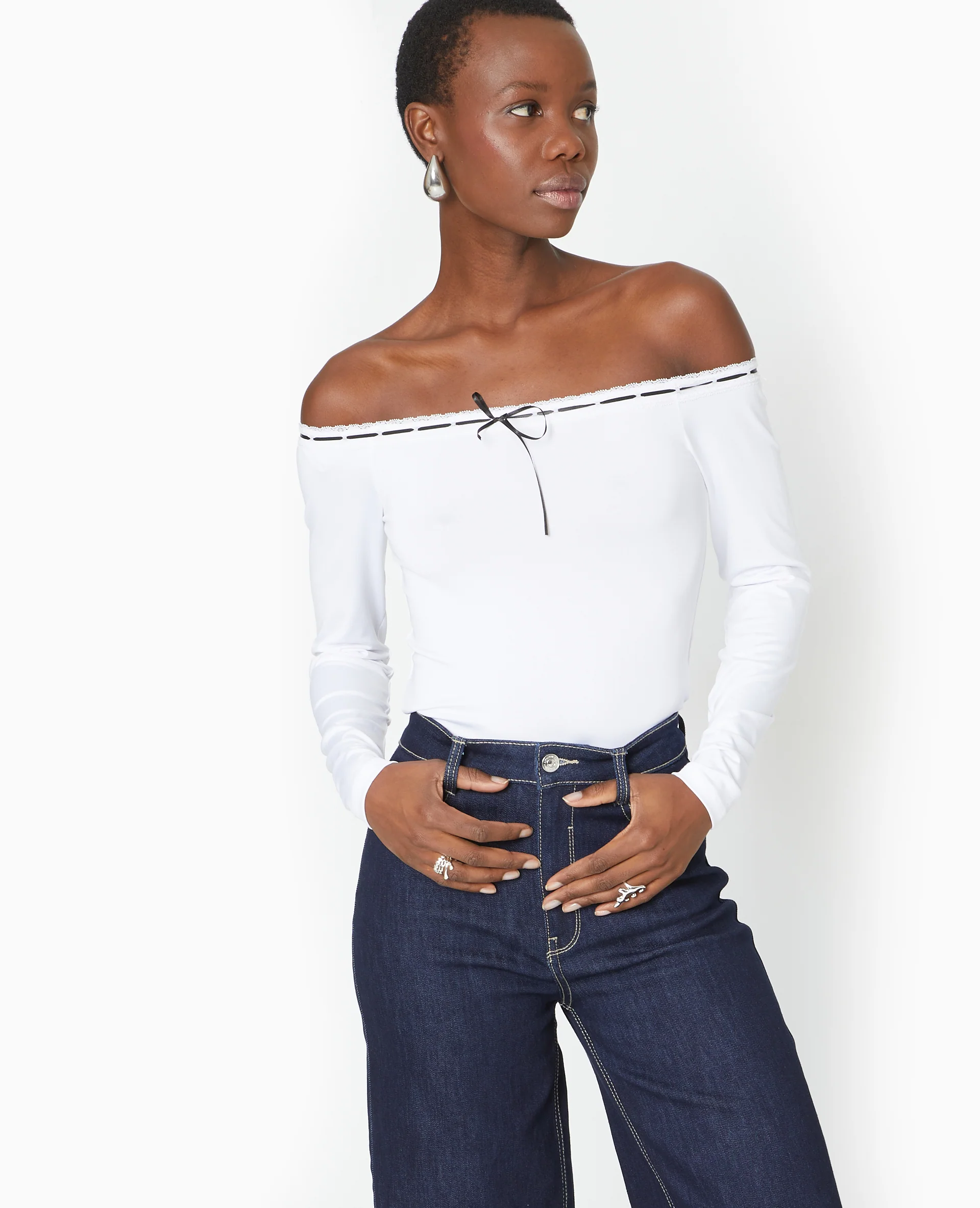 Top encolure Bardot avec noeud contrasté - Image 5