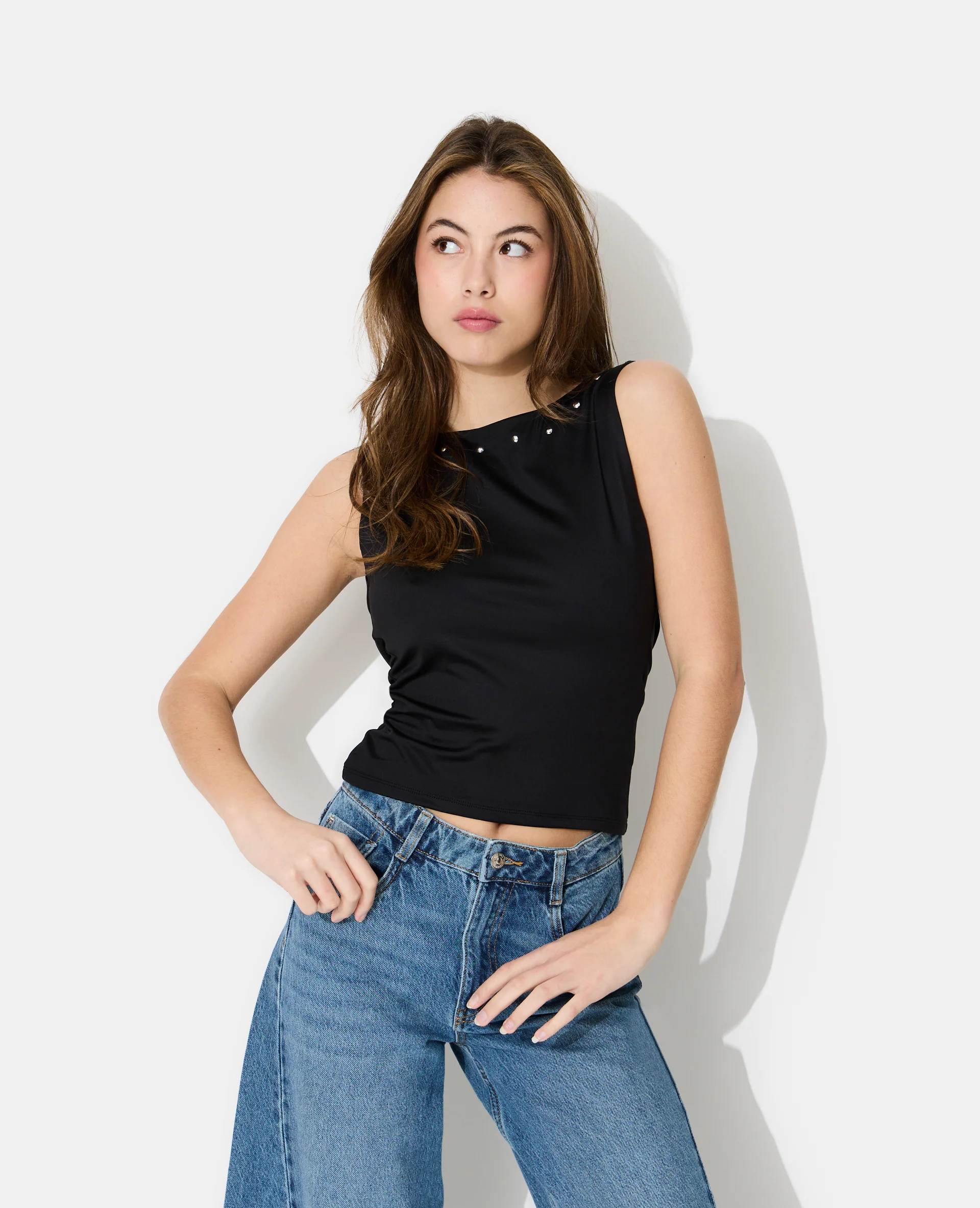 Top encolure bénitier dos avec clous - Image 5