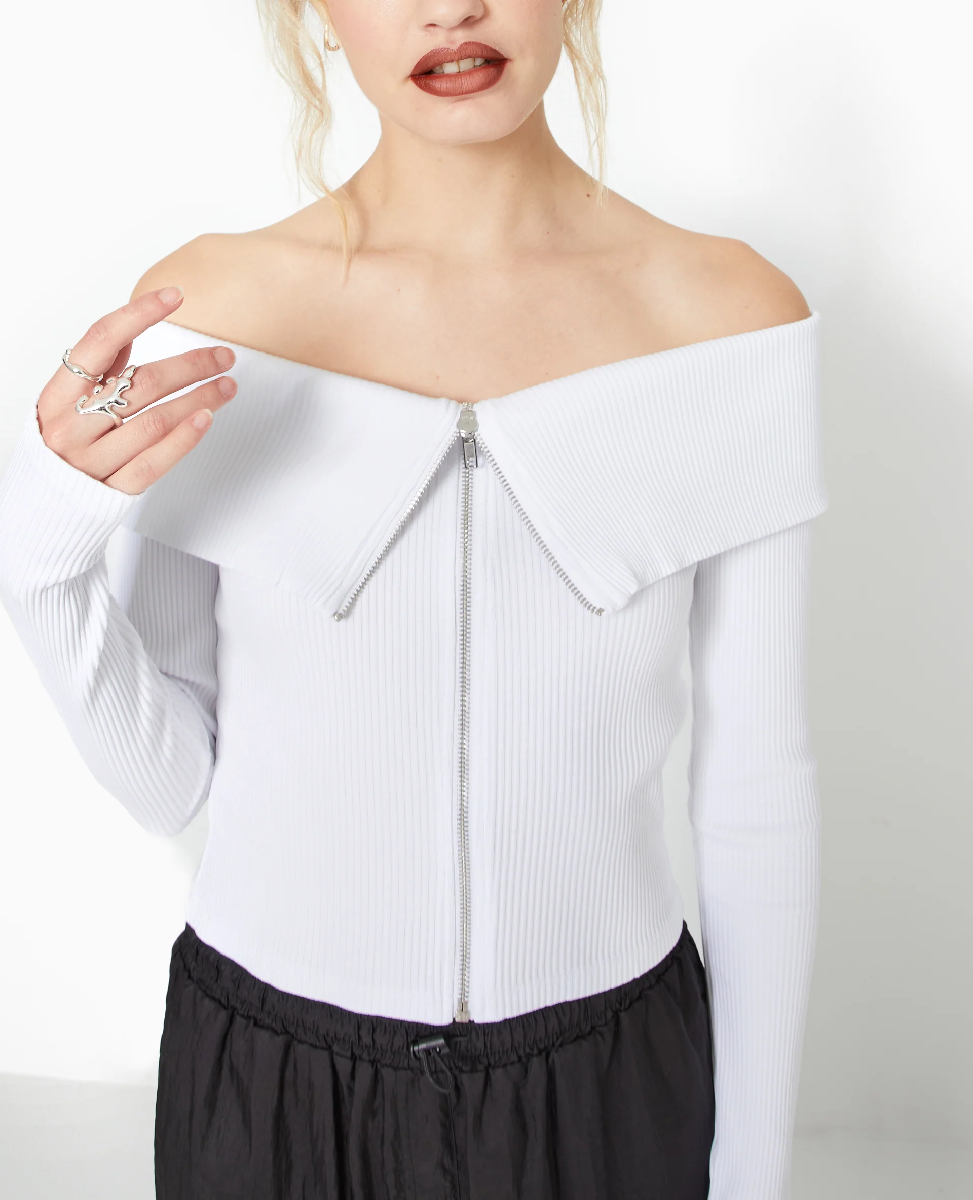 Top zippé encolure Bardot