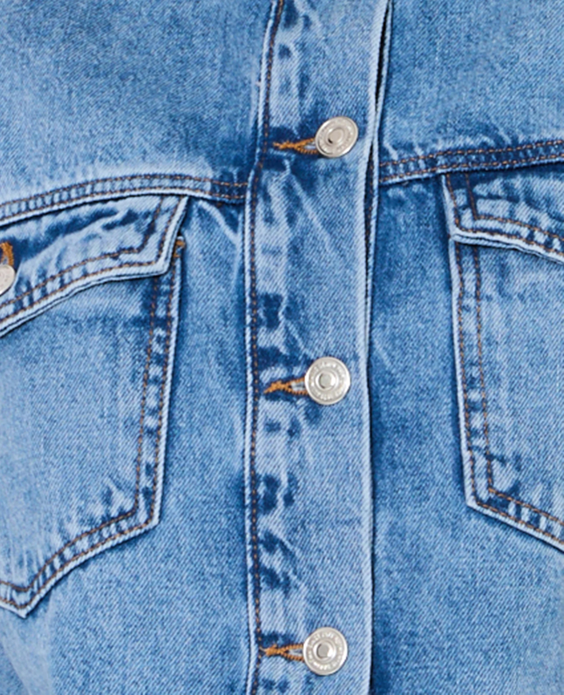Veste courte en jean avec étoile et clous - Image 7