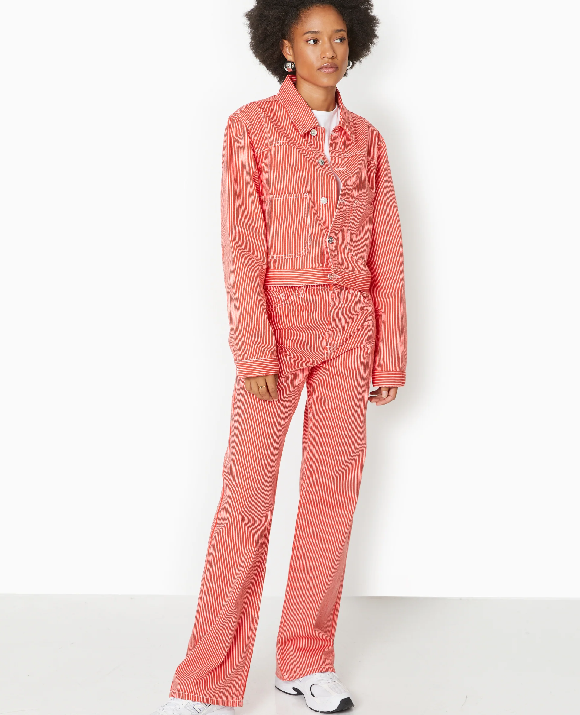 Veste courte en toile avec fines rayures - Image 7