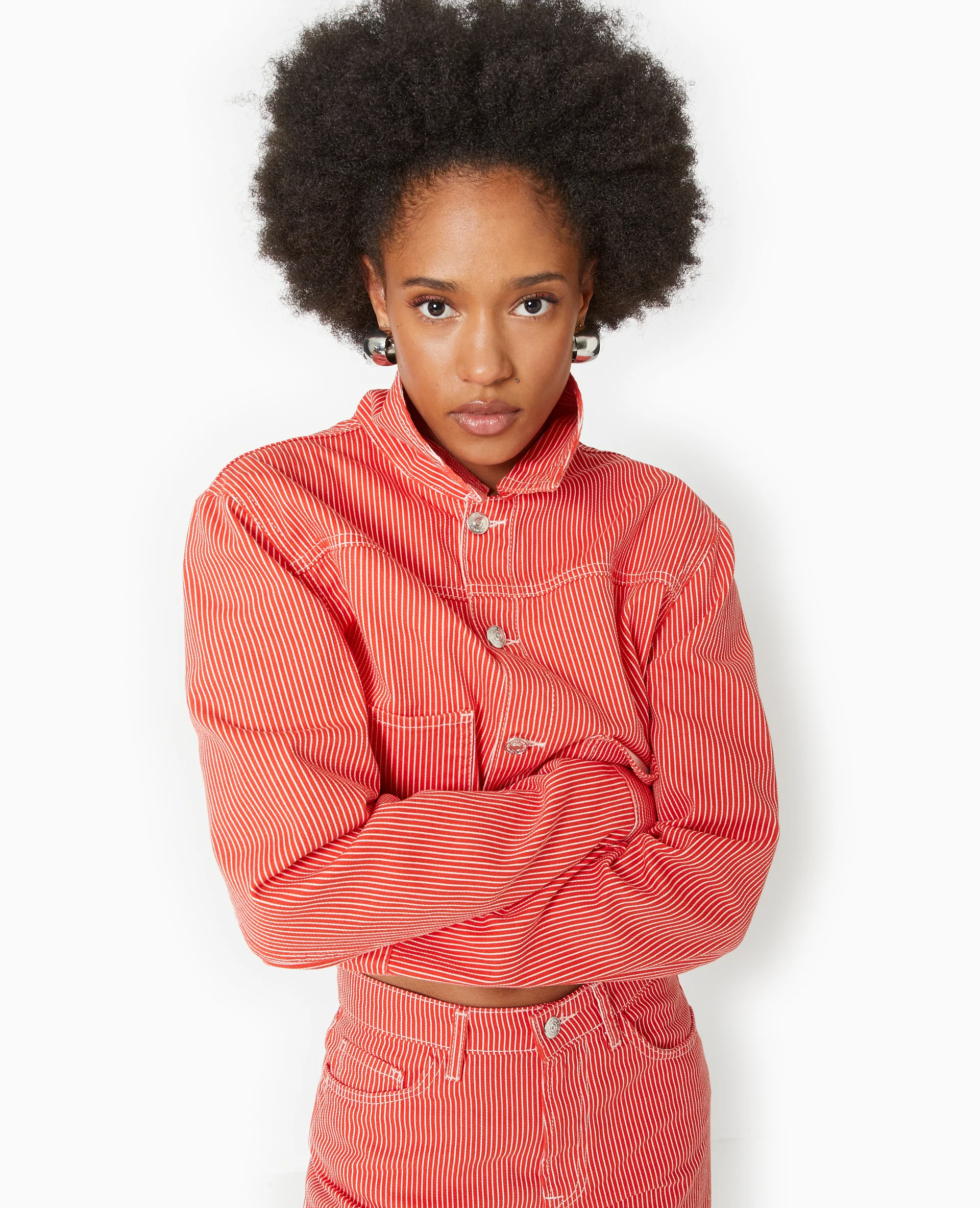 Veste courte en toile avec fines rayures - Image 8
