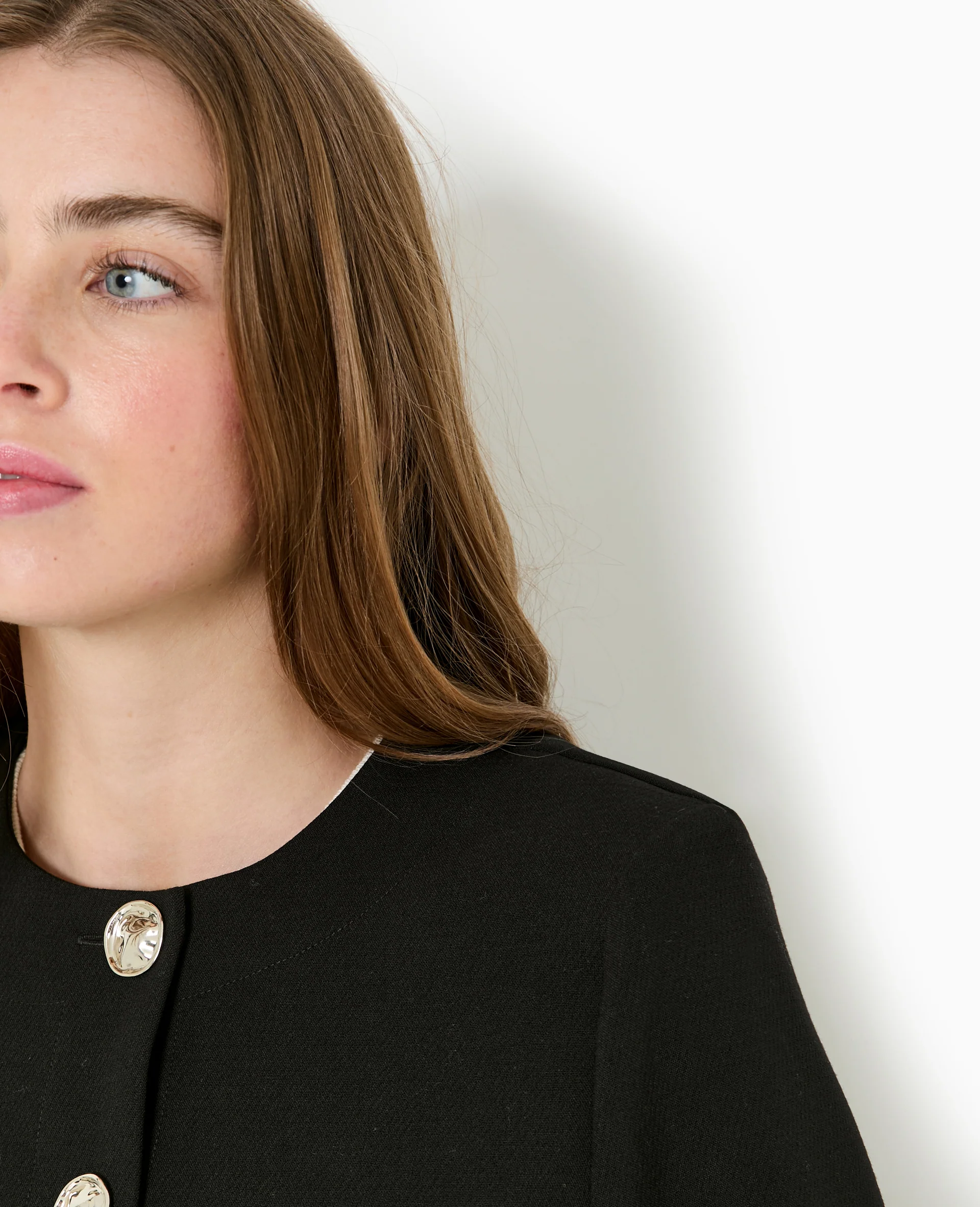 Veste droite et courte avec boutons fantaisie - Image 3