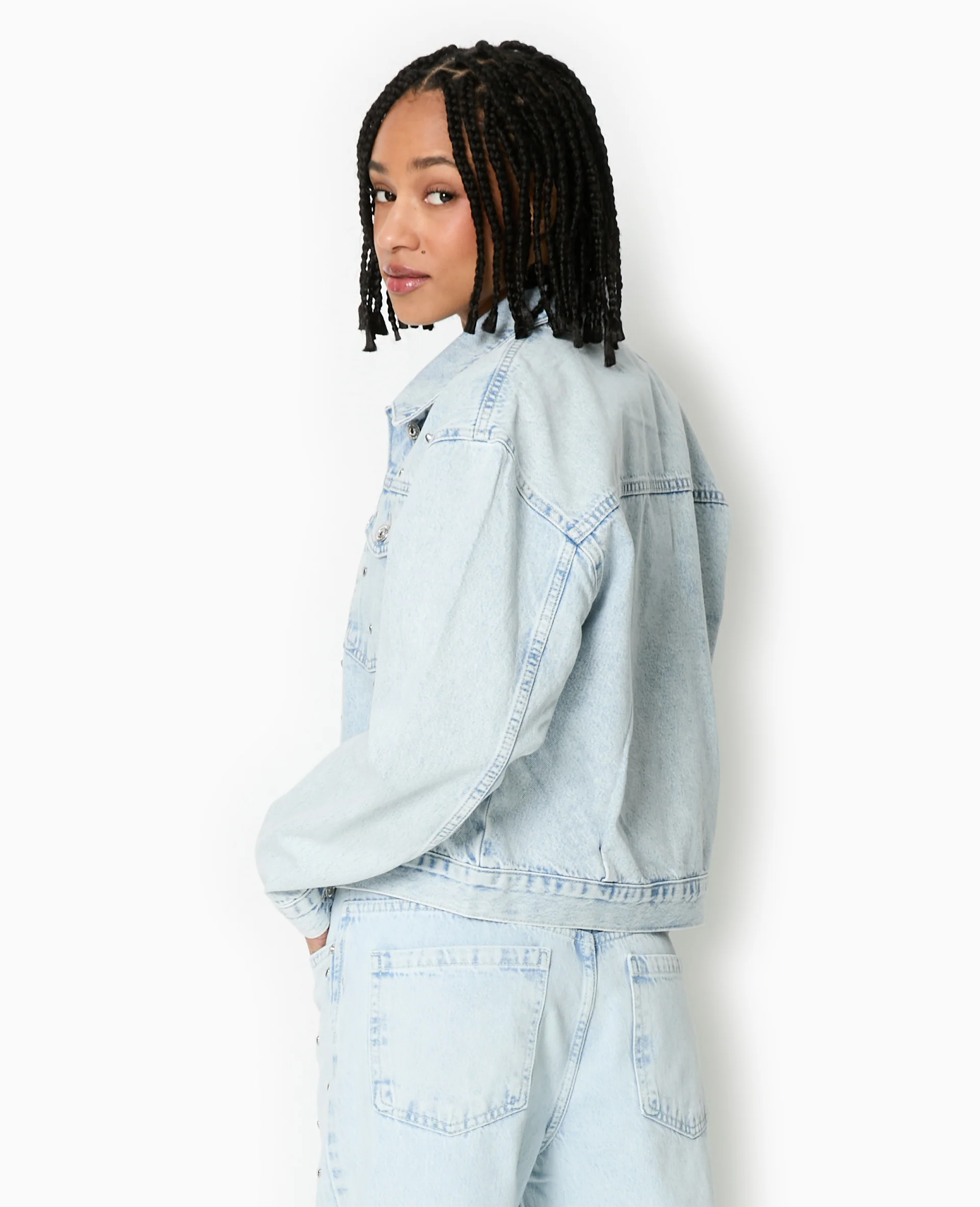 Veste en jean avec cœurs métalliques - Image 6