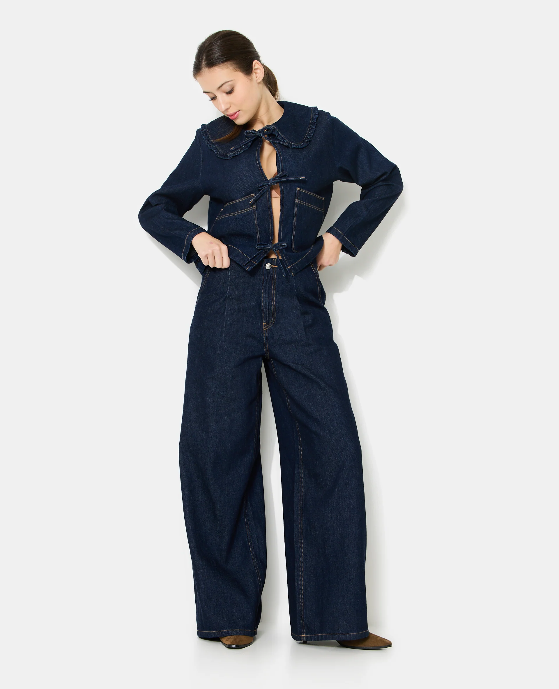 Veste en jean avec col claudine et nouettes - Image 3