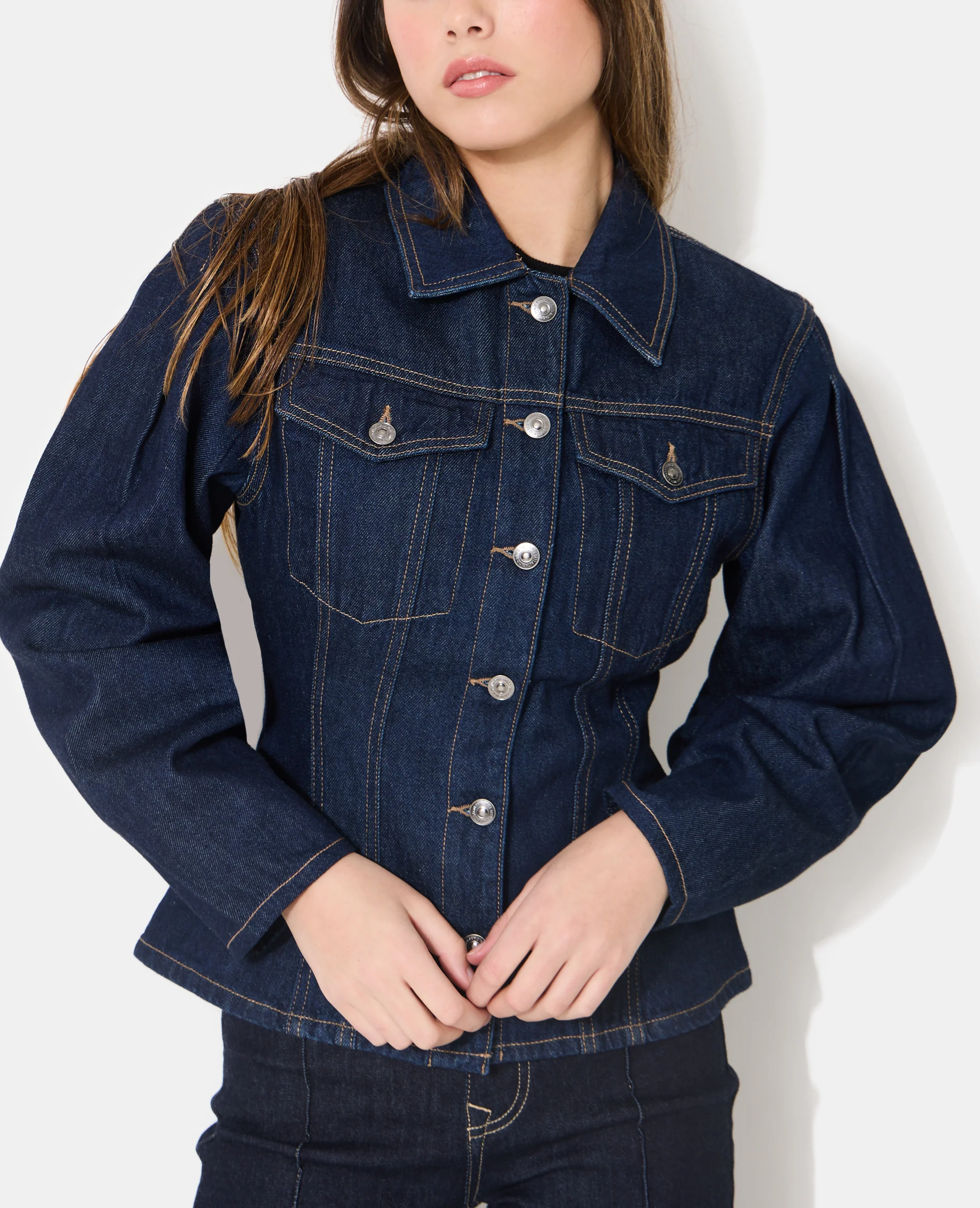 Veste en jean cintrée avec manches ballons - Image 2