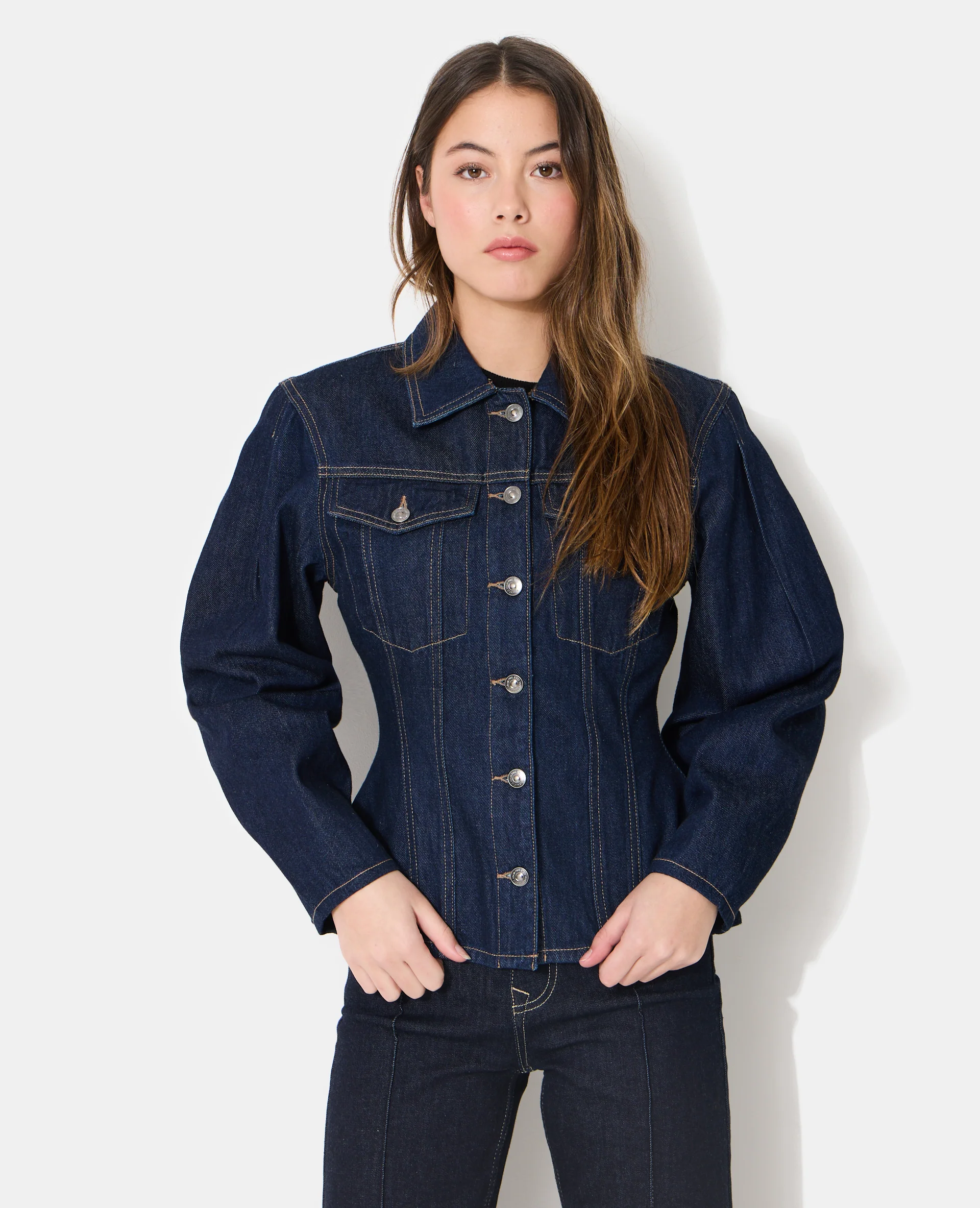 Veste en jean cintrée avec manches ballons - Image 5