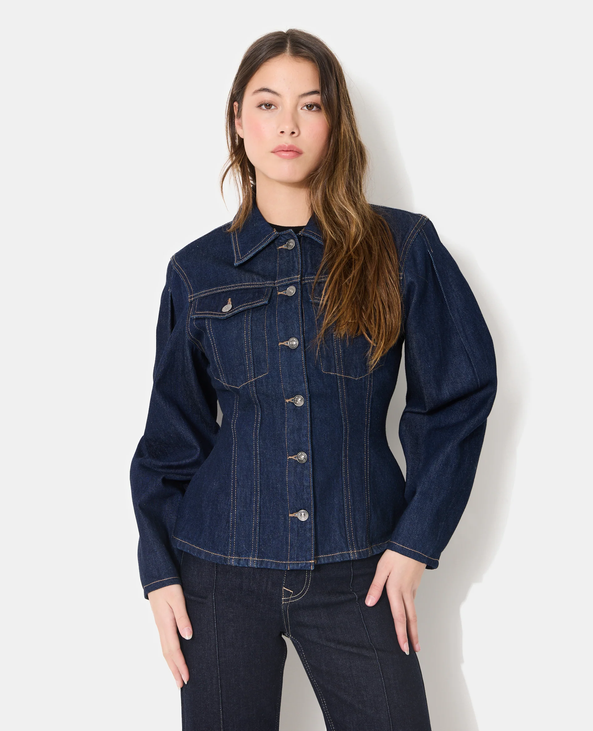 Veste en jean cintrée avec manches ballons - Image 8