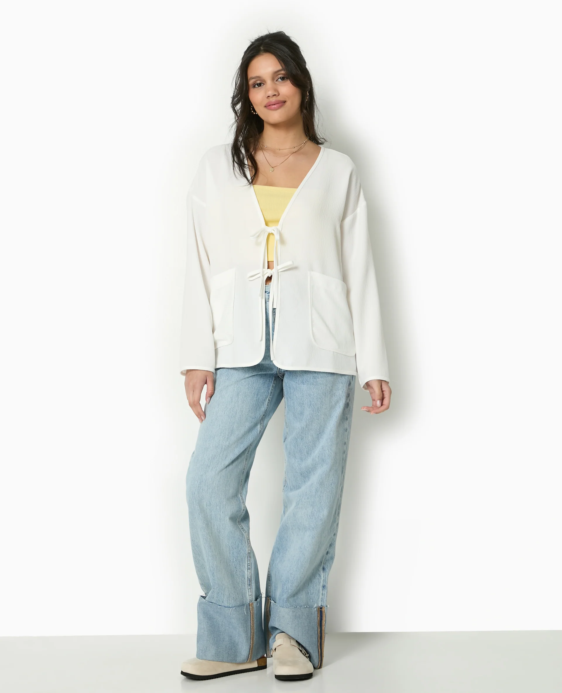 Veste légère et droite avec nouettes