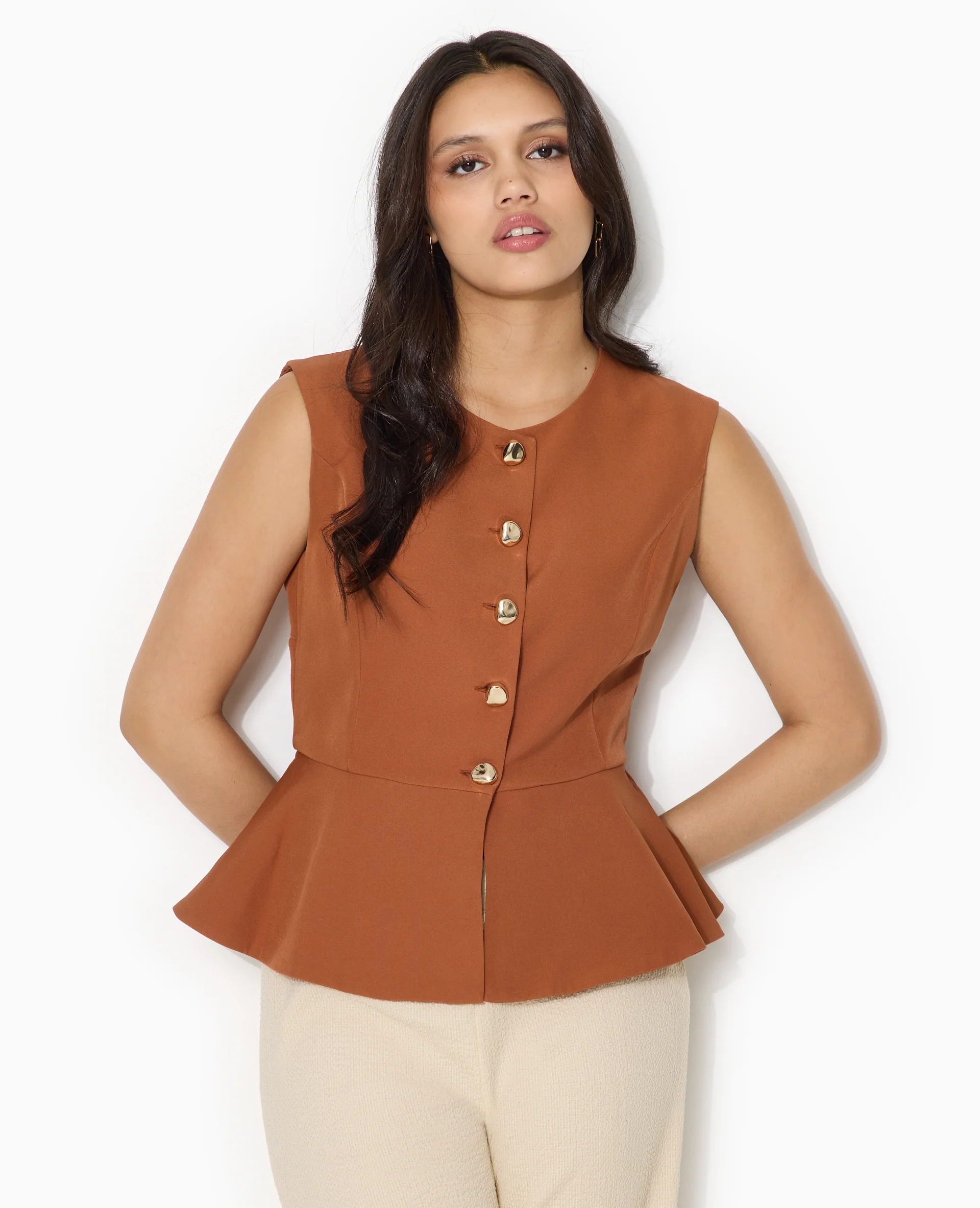 Veste sans manches peplum avec boutons fantaisie - Image 5